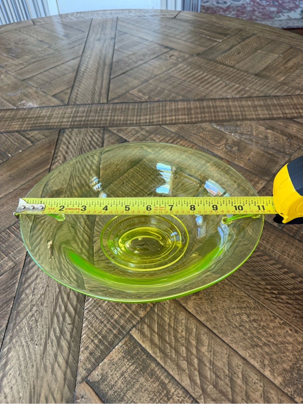 Vintage Imperial Glass
Company vaseline (uranium)
glass bowl - Picture 4 of 11